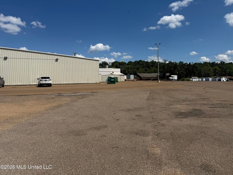 More Photos Of 1405 Kmart Plaza Dr, Yazoo City Movie Theatre For Sale