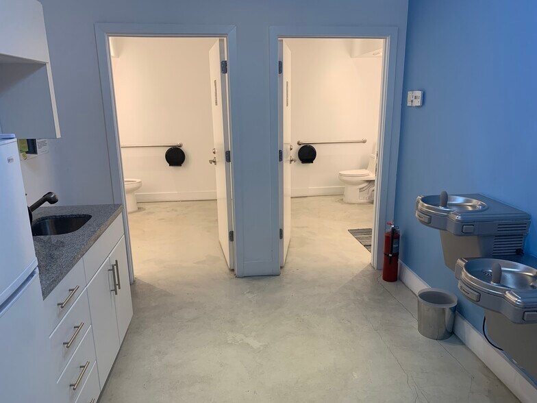 More Photos Of 7858 Turkey Lake Rd, Orlando Storefront Retail Office For Lease