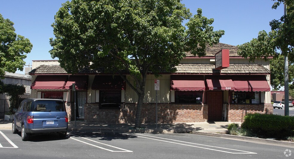 More Photos Of 301 Oak St, Brentwood Restaurant For Sale