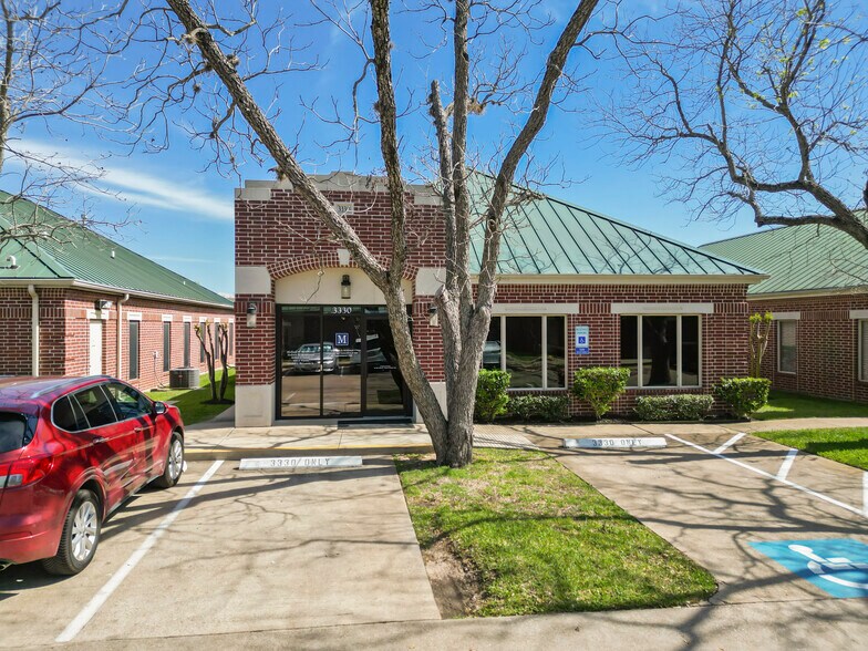 More Photos Of 3330 Longmire Dr, College Station Office For Sale