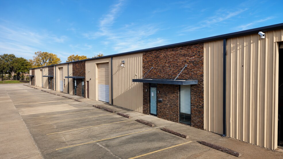 More Photos Of 1723 Eldridge Rd, Sugar Land Service For Lease