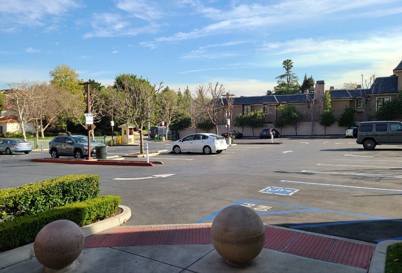 More Photos Of 603 S Lake Ave, Pasadena Freestanding For Lease