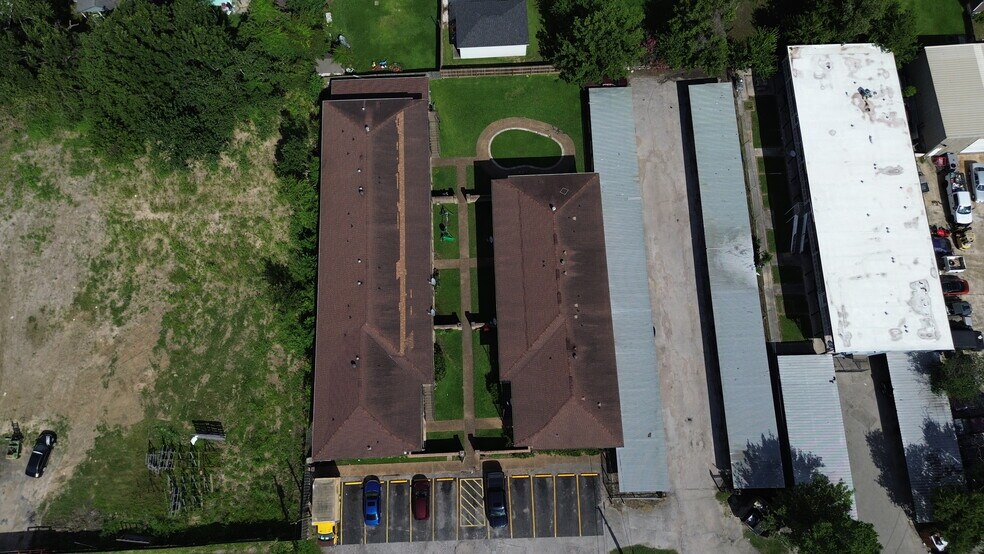 More Photos Of 3046 Golfcrest Blvd, Houston Apartments For Sale