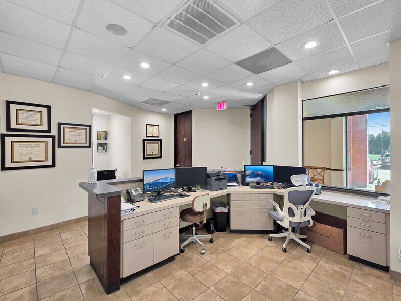 More Photos Of 6429 Fairmont Pky, Pasadena Office For Sale