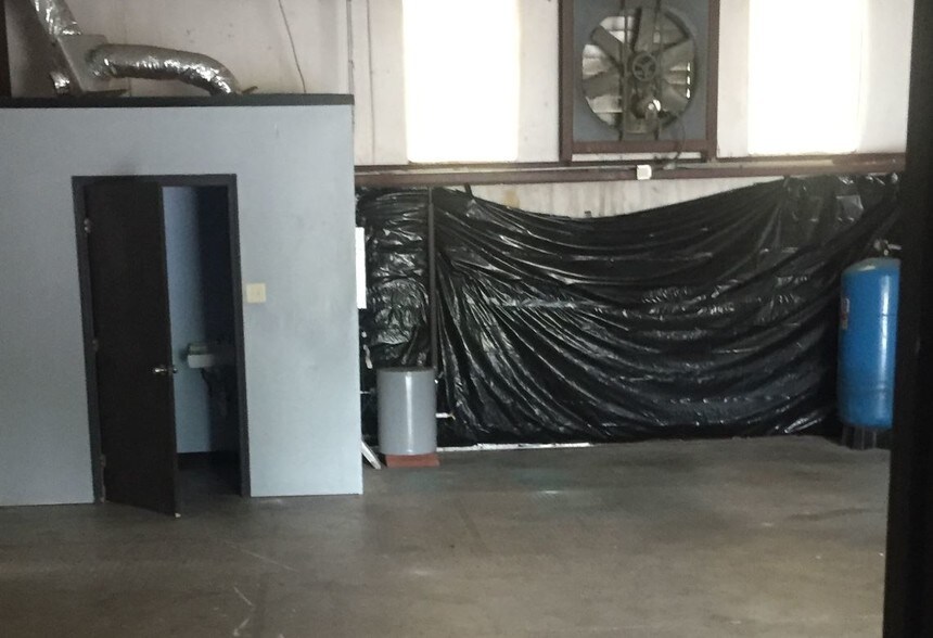 More Photos Of 17225 Hufsmith Kohrville Rd, Tomball Warehouse For Lease