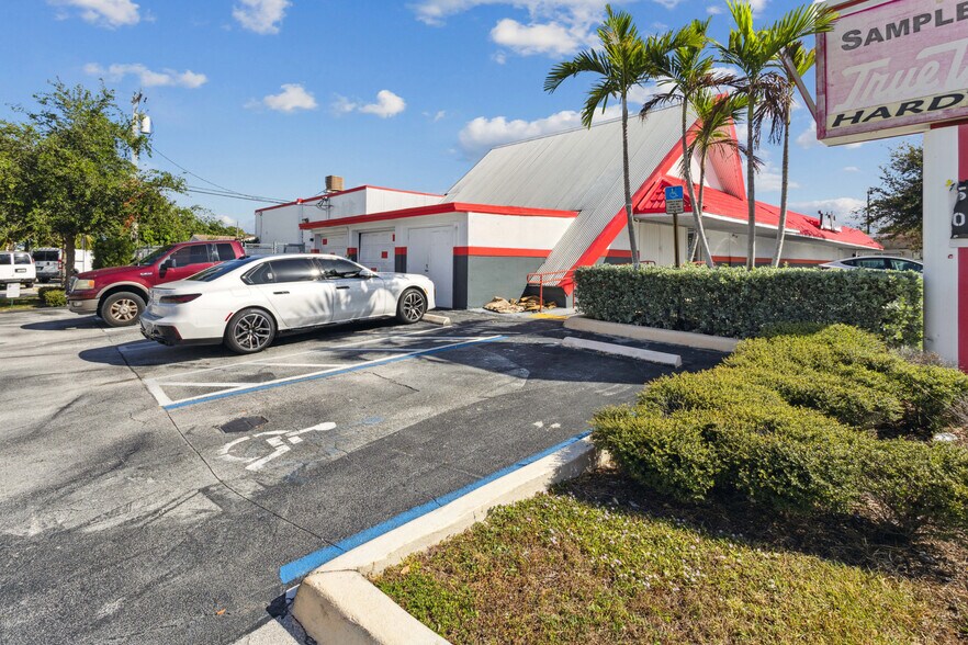 More Photos Of 1601 E Sample Rd, Pompano Beach Freestanding For Lease