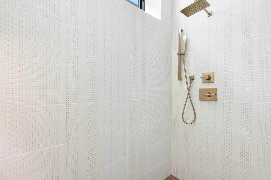 More Photos Of 1301 O Reilly Ct, Lakeway Specialty For Sale