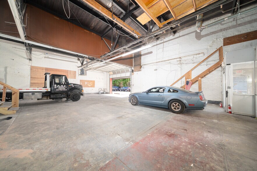 More Photos Of 11 Western Ave, Jersey City Warehouse For Lease