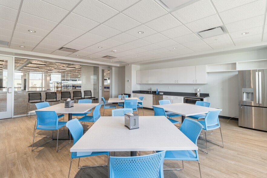 More Photos Of 1465 SW Park Square Dr, Ankeny Office For Lease
