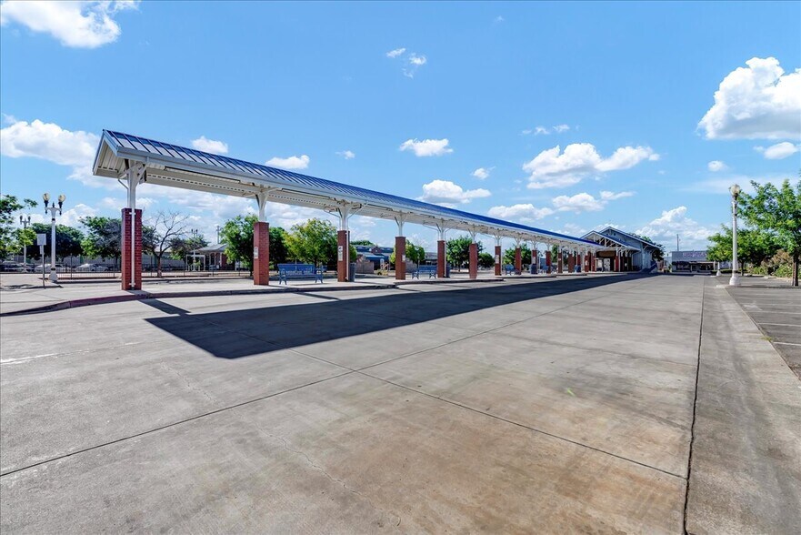 More Photos Of 504 W 7th St, Hanford Freestanding For Sale