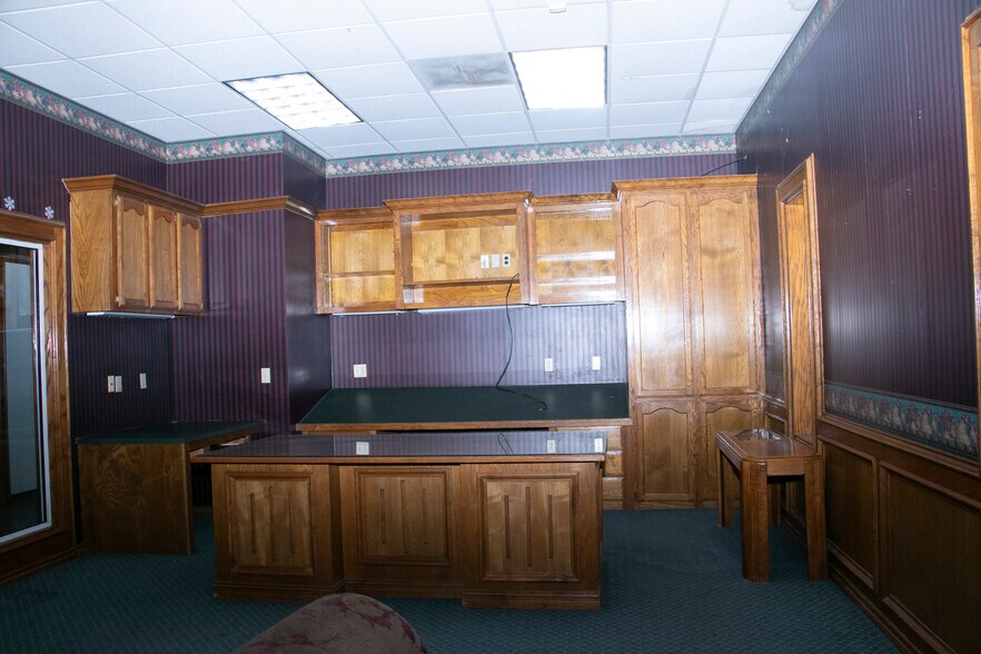 More Photos Of 12225 N Bryan Rd, Mission Light Distribution For Sale