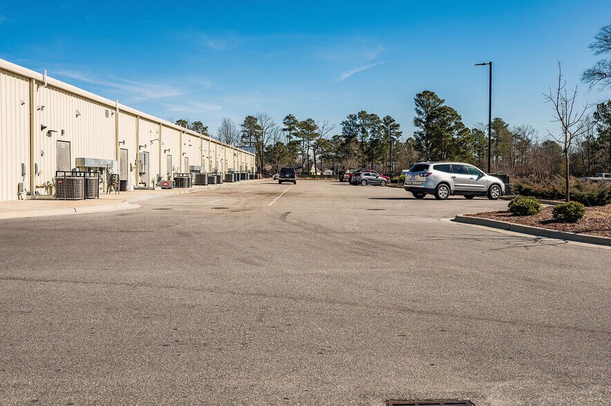 More Photos Of 221-271 Flagstone Ln, Raeford Storefront Retail Office For Lease
