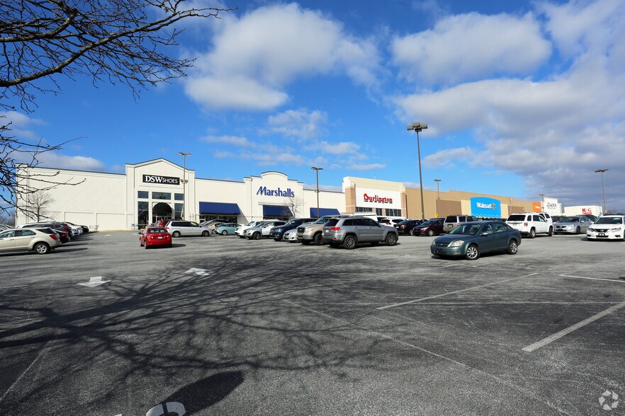 More Photos Of 400 S State Rd, Springfield Township Freestanding For Lease