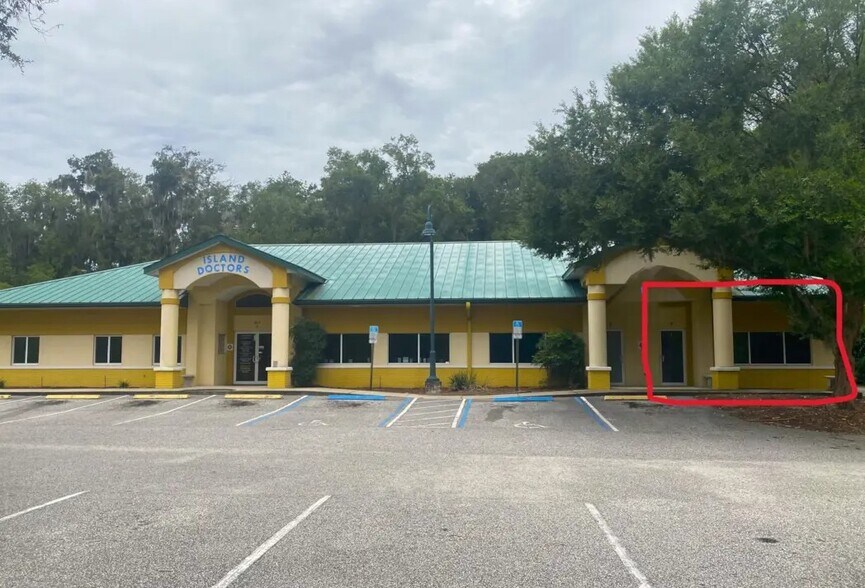 More Photos Of 811 N Summit St, Crescent City Office For Lease