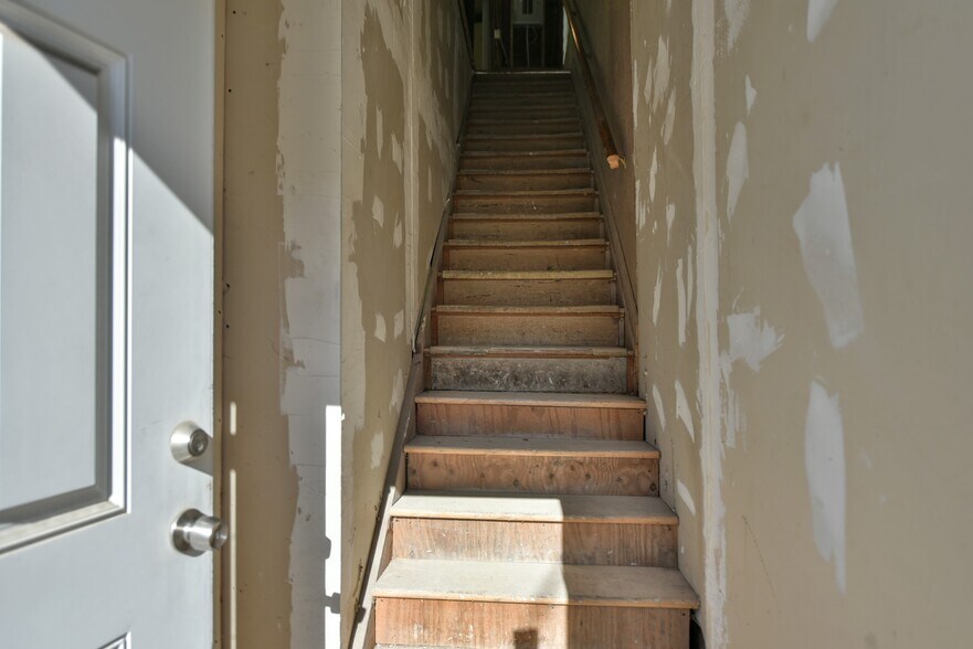 More Photos Of 154 Main St, Butler Storefront Retail Residential For Sale