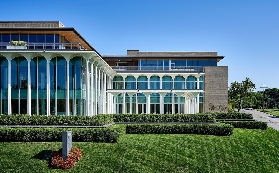 More Photos Of 1900 Shawnee Mission Pkwy, Mission Woods Office For Lease