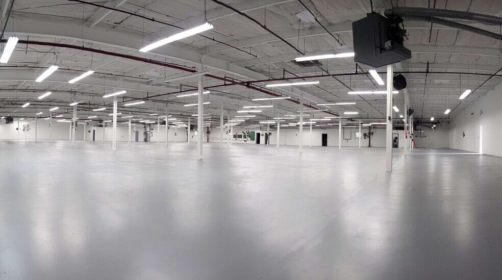 More Photos Of 1495 N Main St, Hendersonville Industrial For Lease