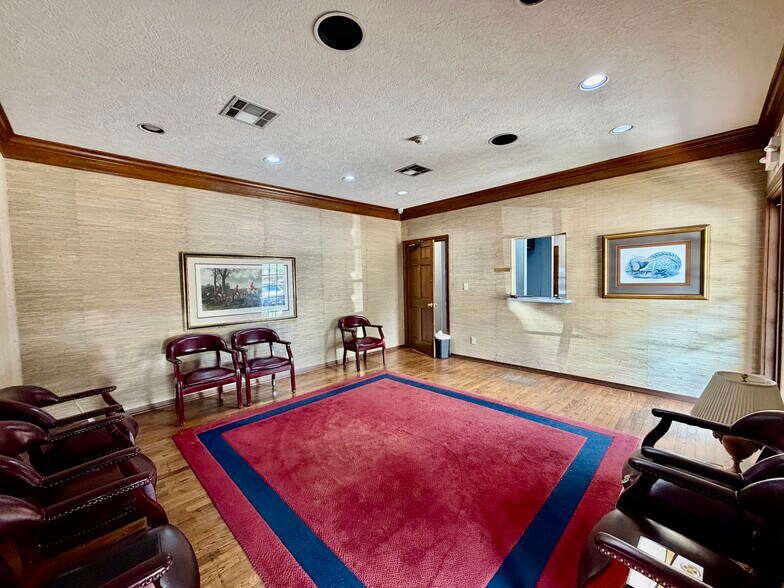 More Photos Of 3560 Delaware St, Beaumont Medical For Sale