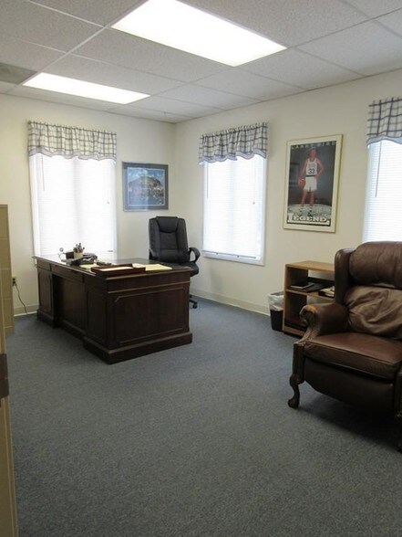 More Photos Of 78 Faunce Corner Mall Rd, North Dartmouth Medical For Sale