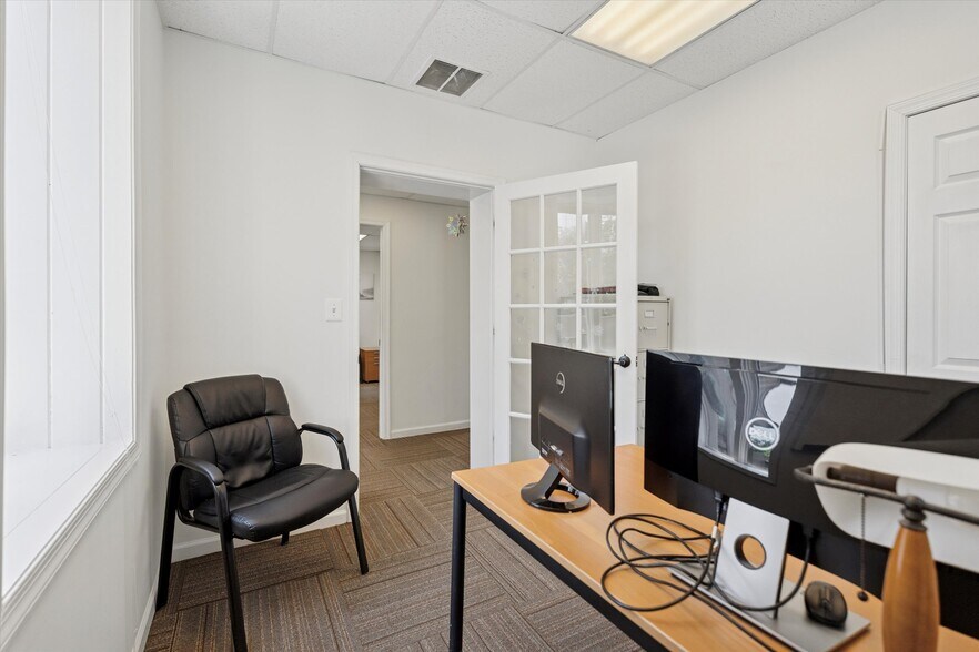 More Photos Of 18 W Evergreen Ave, Philadelphia Office Residential For Sale