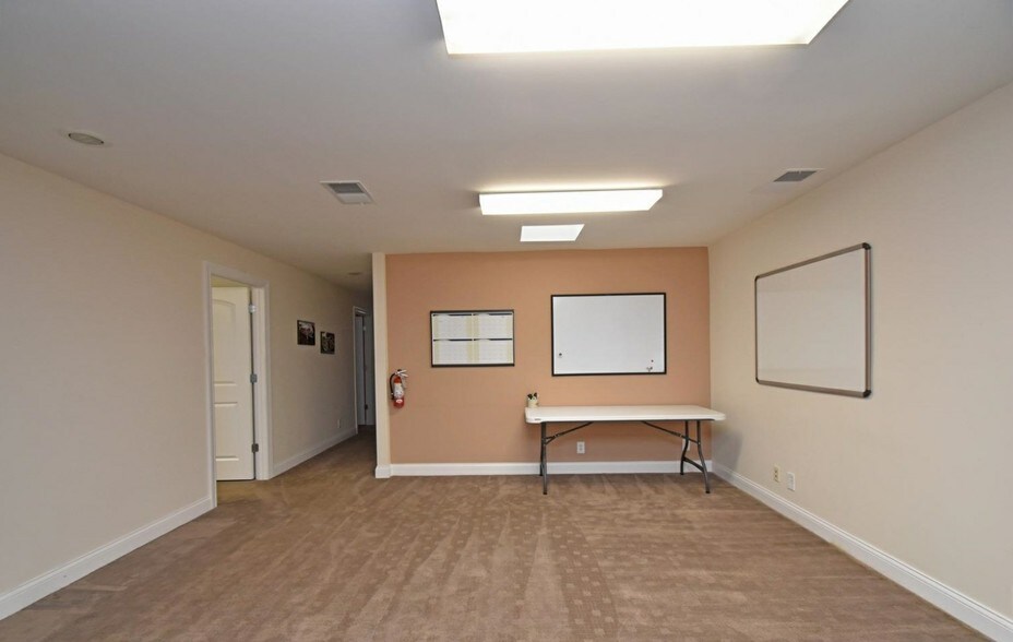 More Photos Of 322 E Main St, Batavia Office For Sale