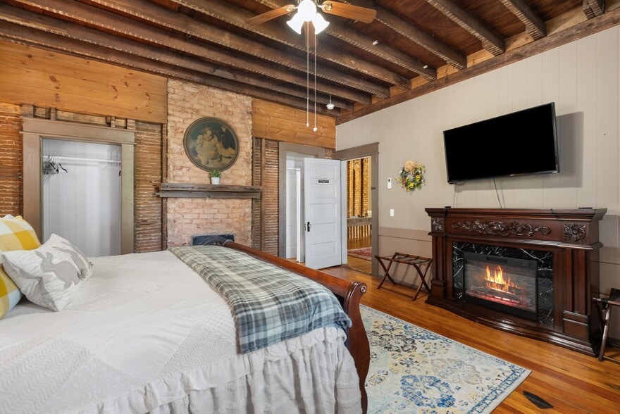 More Photos Of 207 W 2nd Ave, Easley Hospitality For Sale