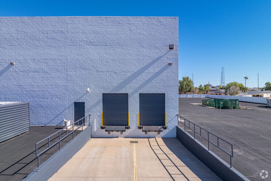 More Photos Of 2727 W Grovers Ave, Phoenix Warehouse For Sale