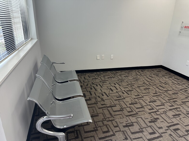 More Photos Of 4610-4630 Eagle Falls Pl, Tampa Warehouse For Lease