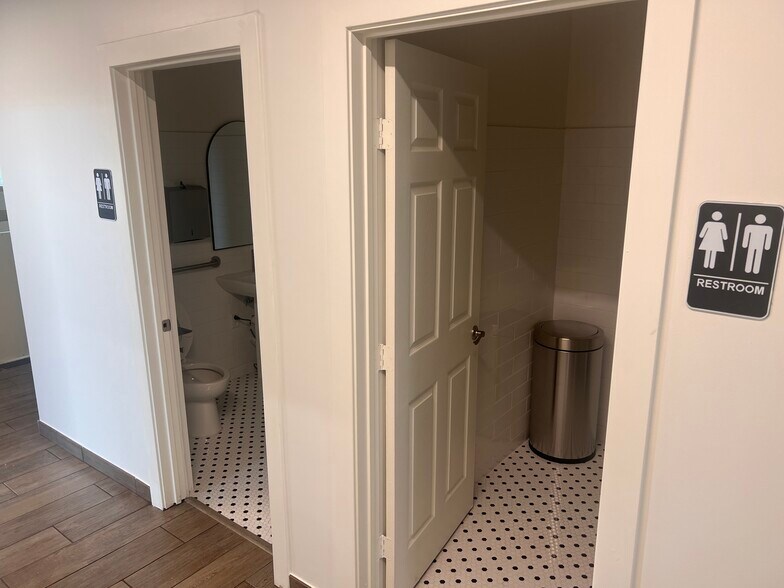 More Photos Of 302 W Defee Ave, Baytown Specialty For Sale