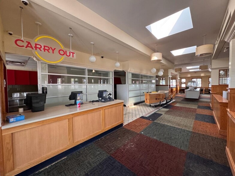 More Photos Of 2949 Dixie Hwy, Hamilton Restaurant For Sale