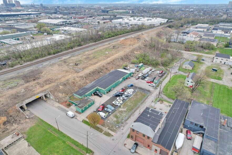 More Photos Of 1359 Essex Ave, Columbus Warehouse For Sale