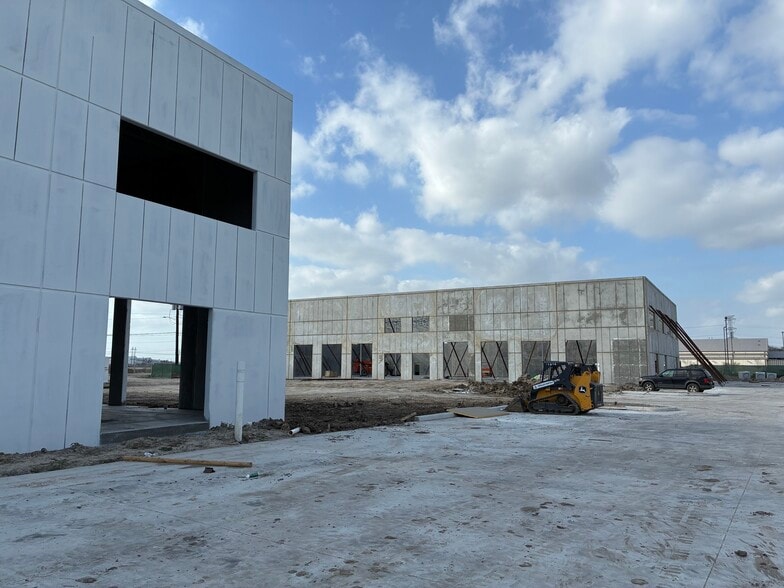 More Photos Of 14410 Fondren rd, Missouri City Warehouse For Lease