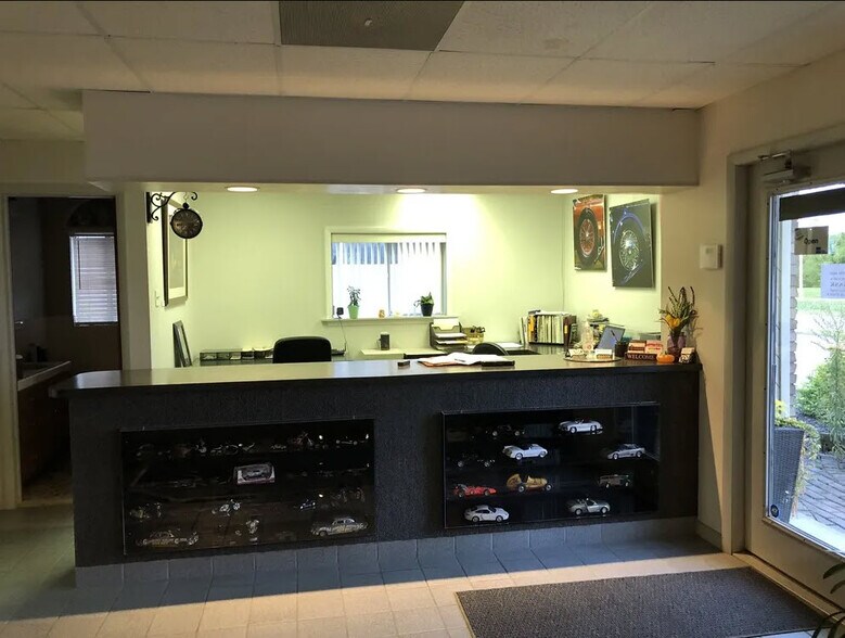 More Photos Of 8465-8467 Airport Rd, Bath Light Distribution For Sale