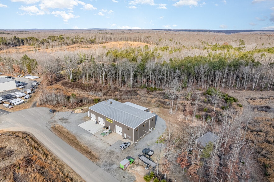 More Photos Of 1875 New Bridge Rd, Mineral Showroom For Sale