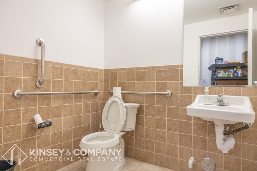 More Photos Of 12295 N Pennsylvania St, Thornton Showroom For Sale