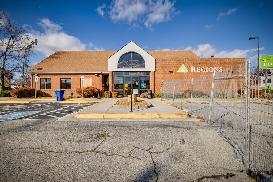More Photos Of 707 N Broadway St, Knoxville Office For Lease
