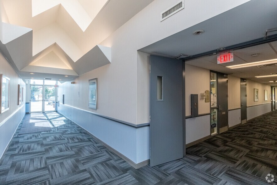 More Photos Of 37300 Dequindre Rd, Sterling Heights Medical For Lease