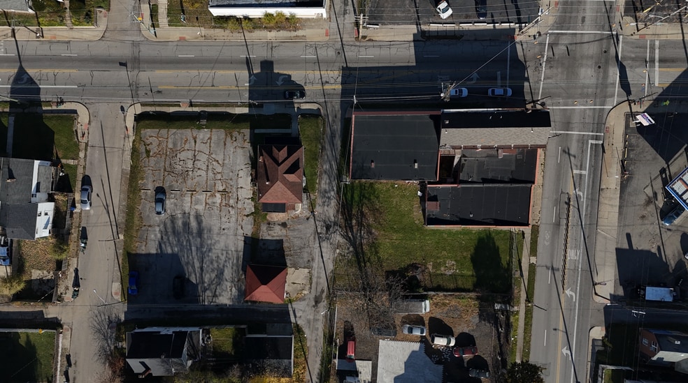 More Photos Of 369-371 S Central Ave, Columbus Bar For Sale