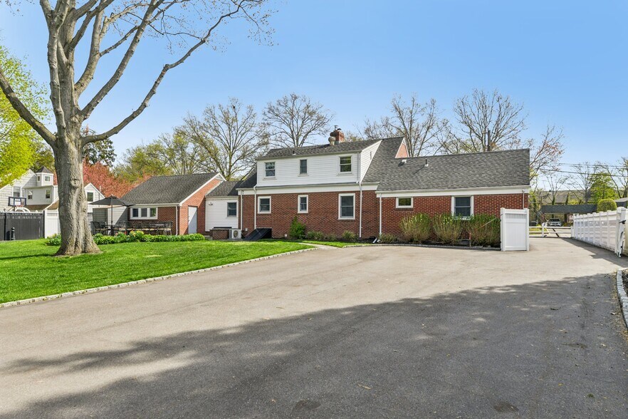 More Photos Of 1 Huntington Bay Rd, Huntington Office For Sale