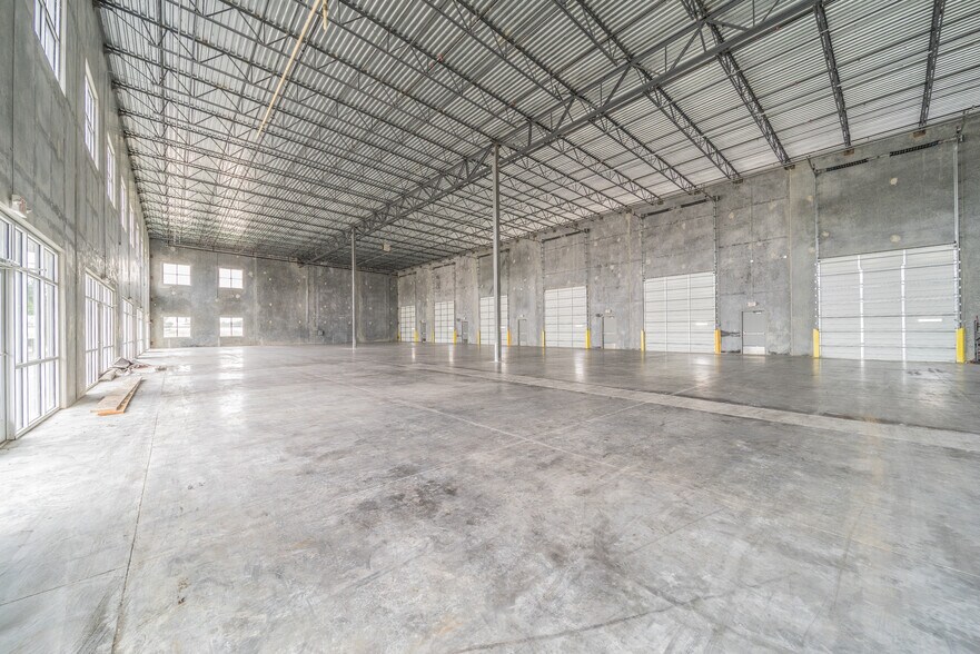 More Photos Of 13911 Service Center Dr, Tomball Light Distribution For Lease