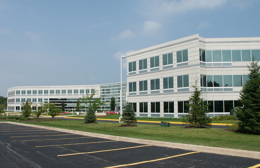 More Photos Of 3000 Lakeside Dr, Bannockburn Office For Lease