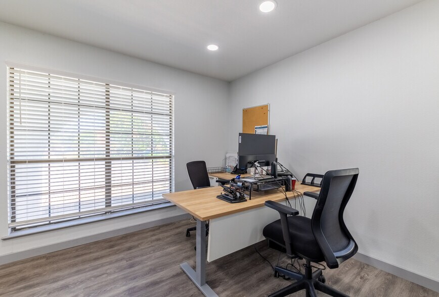 More Photos Of 5206 Wind River Rd, Austin Office For Sale
