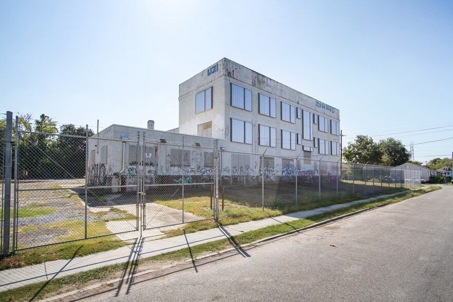 More Photos Of 1301 Clouet St, New Orleans Schools For Sale