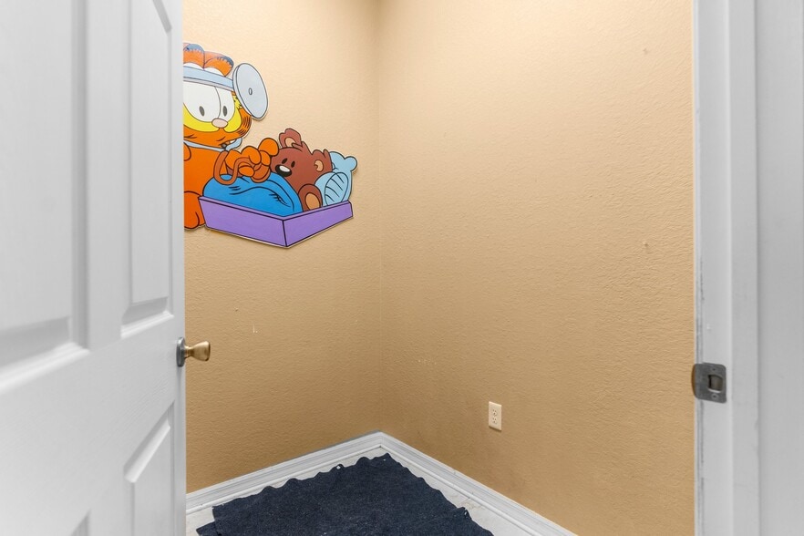 More Photos Of 7044 Commercial Way, Weeki Wachee Office For Sale