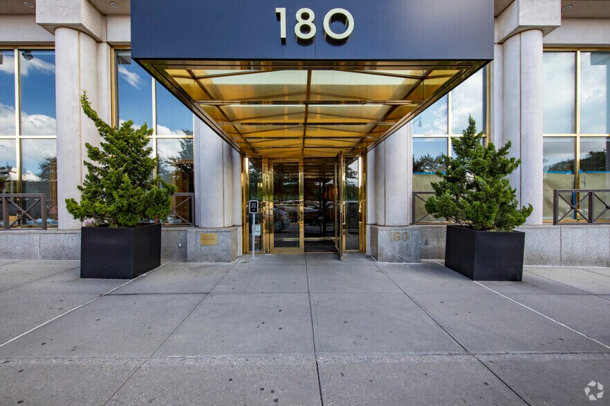 More Photos Of 180-194 Riverside Blvd, New York Apartments For Lease