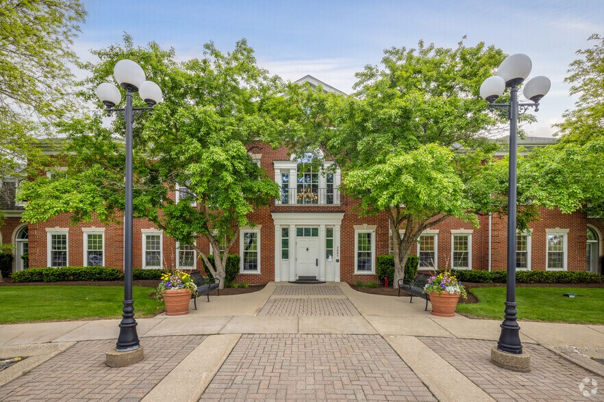 More Photos Of 3880 Salem Lake Dr, Long Grove Office For Sale