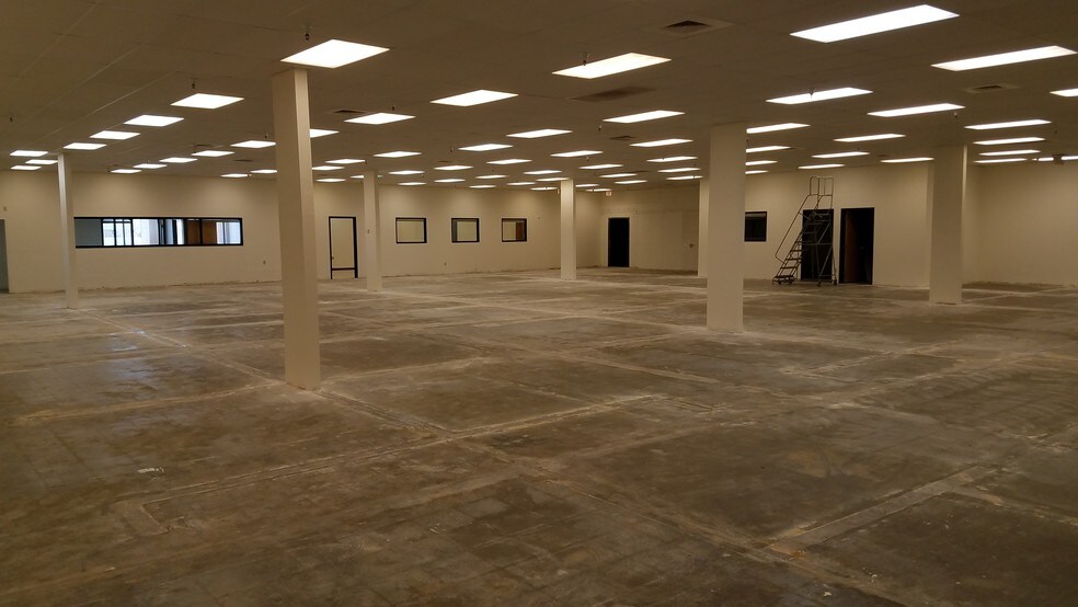 More Photos Of 2101-2121 W Alice Ave, Phoenix Research And Development For Lease