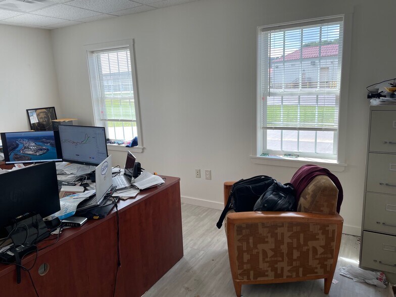 More Photos Of 180 Hollywood Dr, Butler Manufacturing For Lease