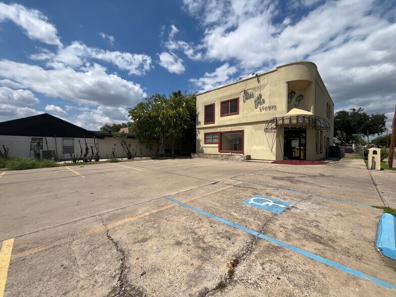 More Photos Of 102 W Calton Rd, Laredo Office Residential For Sale
