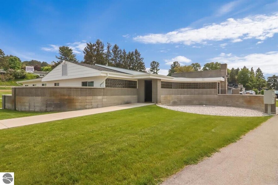 More Photos Of 5168 US-31, Traverse City Office For Sale